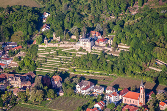 Vue aérienne de Château de Winzing et Haardter Schlössel à Neustadt an der Weinstraße dans le département Rhénanie-Palatinat, Allemagne