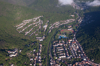 Vue aérienne de Quartier africain à Neustadt an der Weinstraße dans le département Rhénanie-Palatinat, Allemagne