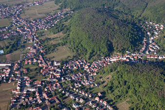 Photographie aérienne de Vignobles du district de Hambach à le quartier Hambach an der Weinstraße in Neustadt an der Weinstraße dans le département Rhénanie-Palatinat, Allemagne