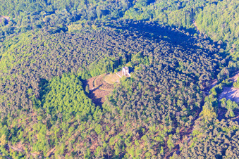 Enregistrement par drone de Monument de la Victoire et de la Paix à Edenkoben dans le département Rhénanie-Palatinat, Allemagne