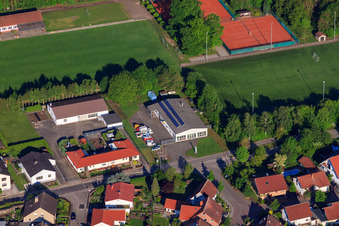 Vue aérienne de KFZ Thürwächter Peter à Winden dans le département Rhénanie-Palatinat, Allemagne