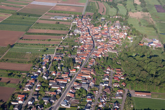 Champs agricoles et terres agricoles à Winden dans le département Rhénanie-Palatinat, Allemagne d'en haut