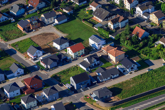 Vue d'oiseau de Nouvelle zone de développement à Holderbusch vue du nord à Minfeld dans le département Rhénanie-Palatinat, Allemagne