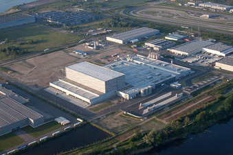 Zone industrielle d'Oberwald à Wörth am Rhein dans le département Rhénanie-Palatinat, Allemagne depuis l'avion
