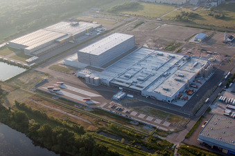 Zone industrielle d'Oberwald à Wörth am Rhein dans le département Rhénanie-Palatinat, Allemagne vu d'un drone