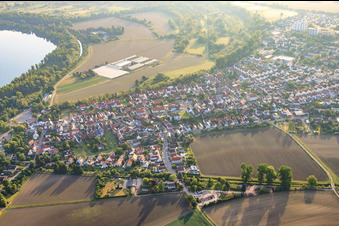 Vue aérienne de Vue de la ville depuis le sud à le quartier Leopoldshafen in Eggenstein-Leopoldshafen dans le département Bade-Wurtemberg, Allemagne