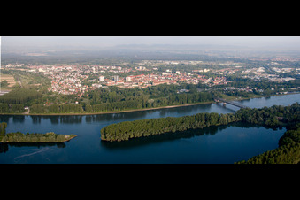 Vue oblique de Vue de la ville sur les rives du Rhin à Germersheim dans le département Rhénanie-Palatinat, Allemagne