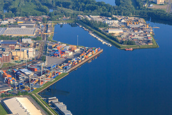 Vue aérienne de Süduferstraße au port de Germensheim à Germersheim dans le département Rhénanie-Palatinat, Allemagne