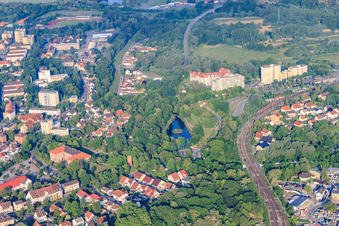 Vue aérienne de Étang aux cygnes Germersheim dans le parc de Ludwigstor à Germersheim dans le département Rhénanie-Palatinat, Allemagne