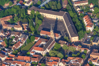Vue aérienne de (ancien) Stengelkaserne et St. Jakobus à Germersheim dans le département Rhénanie-Palatinat, Allemagne