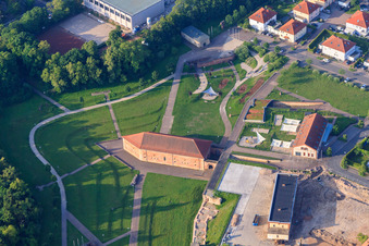 Vue aérienne de Lamotte Ravelin - bâtiment de défense de tranchée dans le parc de la ville Fronte Lamotte à Germersheim dans le département Rhénanie-Palatinat, Allemagne