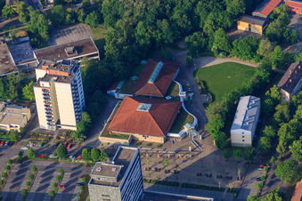 Vue aérienne de Hôtel de ville Germersheim et jardin de la ville à Germersheim dans le département Rhénanie-Palatinat, Allemagne