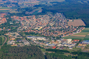 Vue aérienne de Vue de la ville depuis le nord-est à Bellheim dans le département Rhénanie-Palatinat, Allemagne