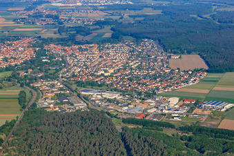 Vue aérienne de Vue de la ville depuis le nord-est à Bellheim dans le département Rhénanie-Palatinat, Allemagne