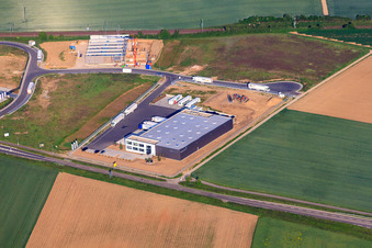 Vue aérienne de TRANSAC International Shipping Company Ltd. et chantier de construction de Resinnovation GmbH à Rülzheim dans le département Rhénanie-Palatinat, Allemagne