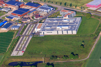 Vue aérienne de DBK EMS GmbH & Co. KG dans la zone industrielle de Nordring vue de l'est à Rülzheim dans le département Rhénanie-Palatinat, Allemagne