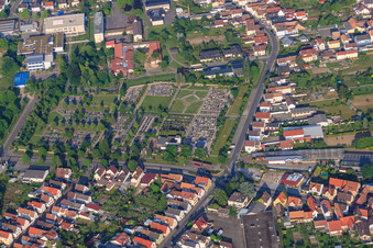Vue aérienne de Cimetière Rülzheim à Rülzheim dans le département Rhénanie-Palatinat, Allemagne