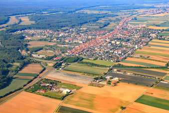 Vue d'ensemble de la ville depuis le nord-est à Kandel dans le département Rhénanie-Palatinat, Allemagne d'en haut