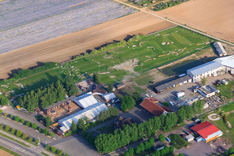 Parc de football et de golf du Palatinat du Sud à Adamshof Kandel à Kandel dans le département Rhénanie-Palatinat, Allemagne depuis l'avion