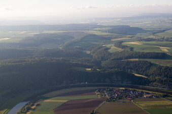 Vue aérienne de Centrale nucléaire Grohnde à distance à le quartier Grohnde in Emmerthal dans le département Basse-Saxe, Allemagne