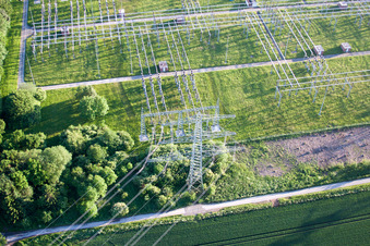 Vue oblique de Sous-station Grohnde à le quartier Grohnde in Emmerthal dans le département Basse-Saxe, Allemagne