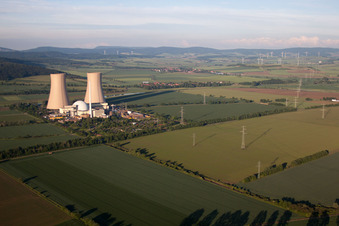 Vue oblique de Centrale nucléaire à le quartier Grohnde in Emmerthal dans le département Basse-Saxe, Allemagne
