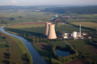 Centrale nucléaire à le quartier Grohnde in Emmerthal dans le département Basse-Saxe, Allemagne vue d'en haut