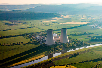 Vue aérienne de Centrale nucléaire de l'Est à le quartier Grohnde in Emmerthal dans le département Basse-Saxe, Allemagne