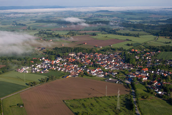 Vue aérienne de Champs agricoles et terres agricoles à le quartier Vörden in Marienmünster dans le département Rhénanie du Nord-Westphalie, Allemagne