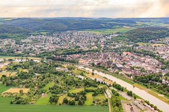 Vue aérienne de Jardin familial sur le site de l'exposition horticole nationale, au bord de la Weser à Höxter dans le département Rhénanie du Nord-Westphalie, Allemagne