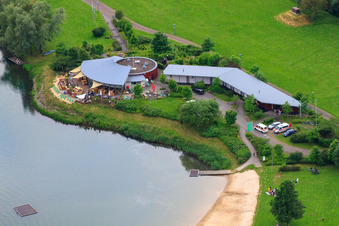Vue aérienne de Restaurant Strandgut Höxter sur le lac Godelheim à Höxter dans le département Rhénanie du Nord-Westphalie, Allemagne