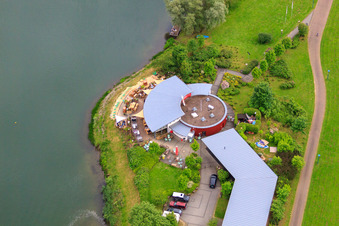 Vue oblique de Restaurant Strandgut Höxter sur le lac Godelheim à Höxter dans le département Rhénanie du Nord-Westphalie, Allemagne