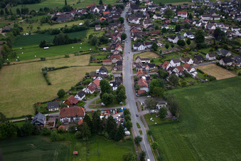 Vue aérienne de Du nord à le quartier Godelheim in Höxter dans le département Rhénanie du Nord-Westphalie, Allemagne