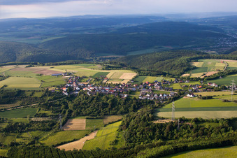 Vue aérienne de Du sud à le quartier Jakobsberg in Beverungen dans le département Rhénanie du Nord-Westphalie, Allemagne