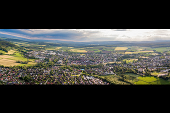 Vue aérienne de Panorama de la ville depuis le nord-est à Brakel dans le département Rhénanie du Nord-Westphalie, Allemagne