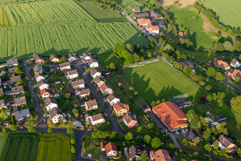 Vue aérienne de Quartier Bellersen in Brakel dans le département Rhénanie du Nord-Westphalie, Allemagne