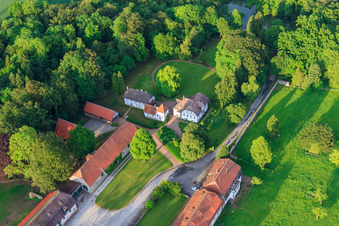 Vue aérienne de Abbenburg à le quartier Bökendorf in Brakel dans le département Rhénanie du Nord-Westphalie, Allemagne