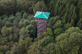 Vue aérienne de Tour d'observation de Hungerberg à le quartier Vörden in Marienmünster dans le département Rhénanie du Nord-Westphalie, Allemagne