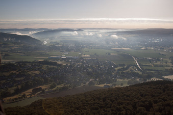 Vue aérienne de Vue des rues et des maisons dans les quartiers résidentiels à le quartier Stahle in Höxter dans le département Rhénanie du Nord-Westphalie, Allemagne