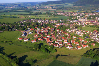 Vue aérienne de Vue de la ville depuis le nord-est à Boffzen dans le département Basse-Saxe, Allemagne