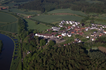 Vue aérienne de Vue des rues et des maisons dans les quartiers résidentiels à le quartier Blankenau in Beverungen dans le département Rhénanie du Nord-Westphalie, Allemagne