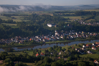 Vue aérienne de Abbaye bénédictine de la Sainte-Croix Herstelle à le quartier Herstelle in Beverungen dans le département Rhénanie du Nord-Westphalie, Allemagne