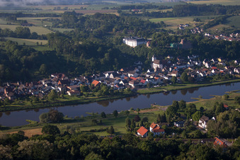 Vue aérienne de Abbaye bénédictine de la Sainte-Croix Herstelle à le quartier Herstelle in Beverungen dans le département Rhénanie du Nord-Westphalie, Allemagne