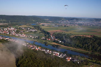 Vue aérienne de Zones riveraines de la Weser entre le district de Herstelle et Würgassen - NRW à le quartier Würgassen in Beverungen dans le département Rhénanie du Nord-Westphalie, Allemagne