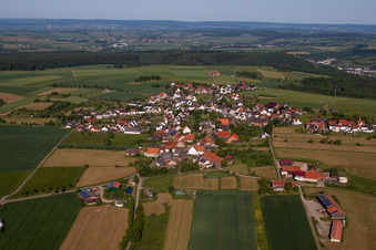 Vue aérienne de De l'est à le quartier Haarbrück in Beverungen dans le département Rhénanie du Nord-Westphalie, Allemagne