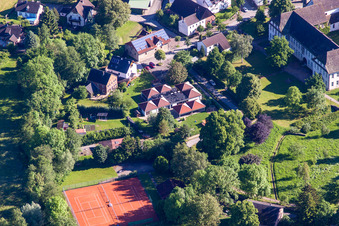 Vue aérienne de Garderie St. Johannes à le quartier Brenkhausen in Höxter dans le département Rhénanie du Nord-Westphalie, Allemagne