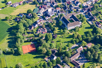 Photographie aérienne de Complexe immobilier du monastère copte orthodoxe Propsteistrasse à le quartier Brenkhausen in Höxter dans le département Rhénanie du Nord-Westphalie, Allemagne