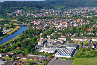 Vue aérienne de Zone industrielle Von-Siemens-Straße au bord de la Weser avec Optibelt GmbH à Höxter dans le département Rhénanie du Nord-Westphalie, Allemagne