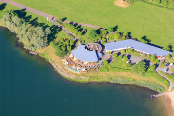 Restaurant Strandgut Höxter sur le lac Godelheim à Höxter dans le département Rhénanie du Nord-Westphalie, Allemagne hors des airs