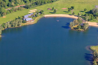 Plage du lac Godelheim à Höxter dans le département Rhénanie du Nord-Westphalie, Allemagne vue d'en haut